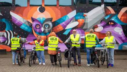 Luk Lemmens naast fiets